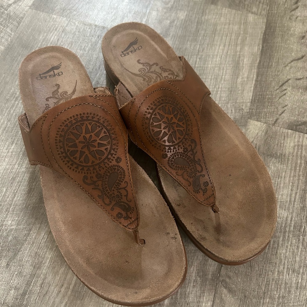 Dansko Priya Brown Leather Thong Flip Flop Sandals Casual Arch Support size 11